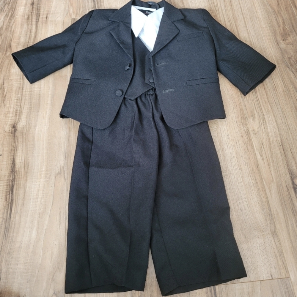 NWOT Toddler Gino Giovanni Size M 3 Piece Suit